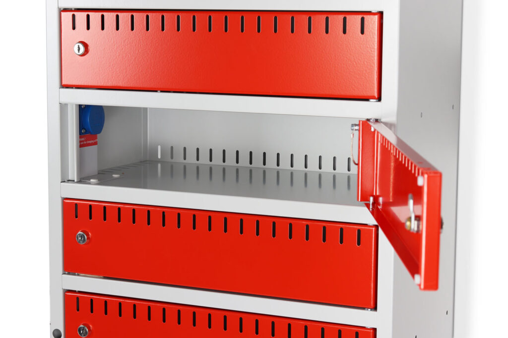 rotstahl-akku-ladeschrank-wandmontage-6er-2612-010603-0550011-detail-fach-offen